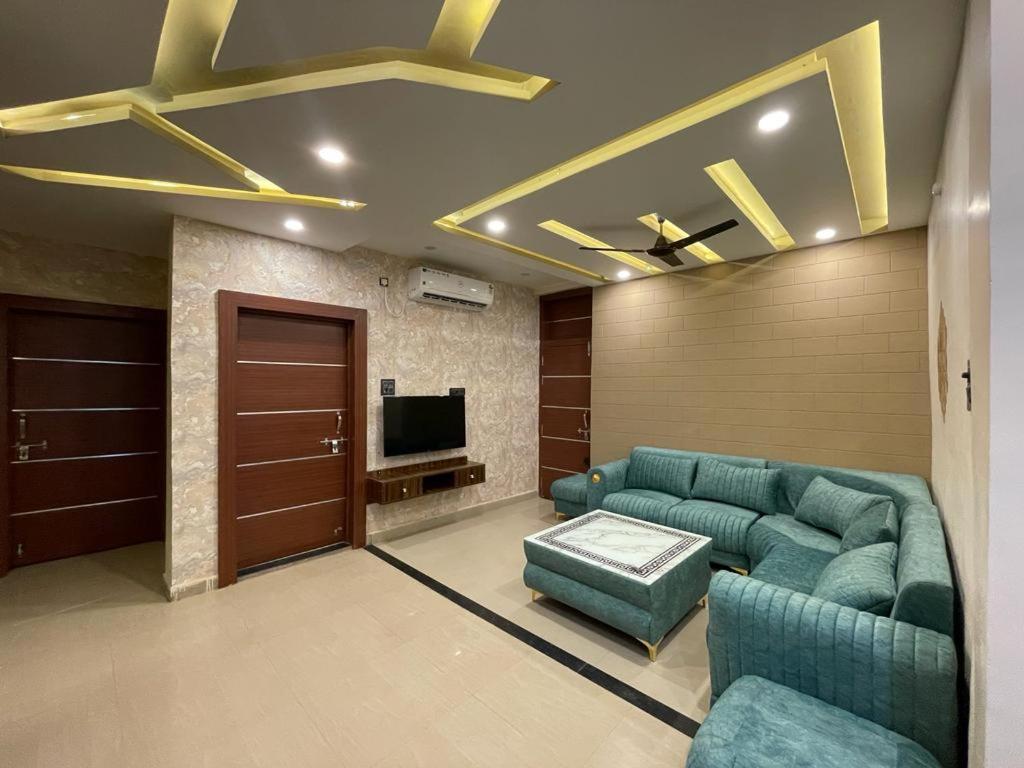 Sunrays - Unique 3Bhk In The Heart Of The City قاليور المظهر الخارجي الصورة